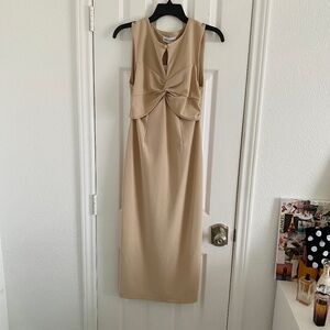 Gibson & Latimer - Stone Beige Keyhole Front Sleeveless Midi Dress